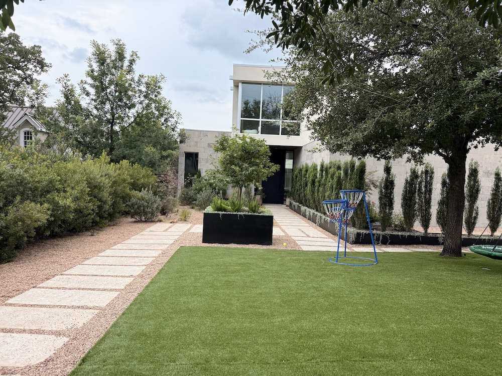 Front Courtyard Turf & Hedge Design